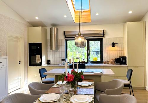 Как ухаживать за мансардными окнами? 